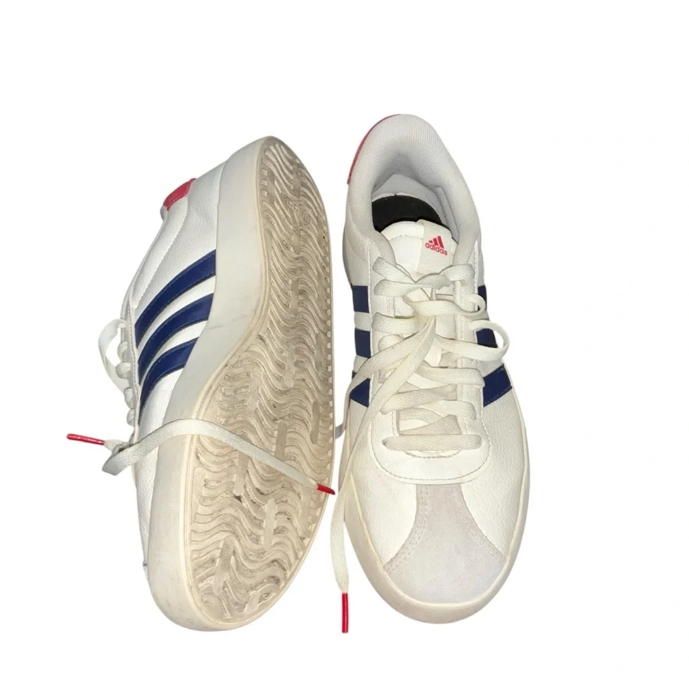 adidas details 	•	white